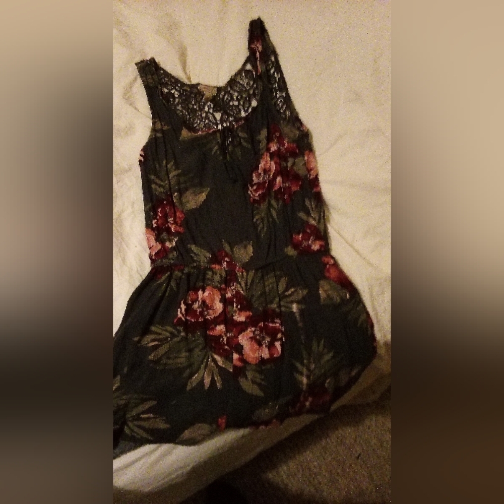 Romper - Picture 2 of 4